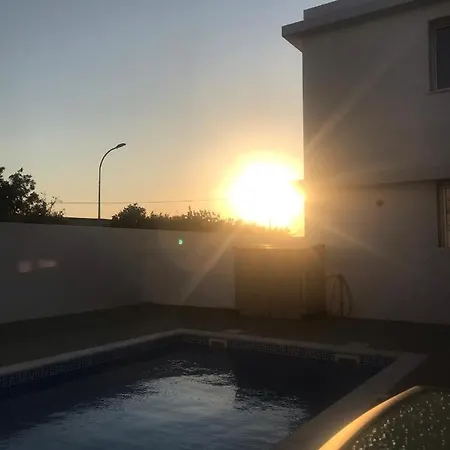 Beautiful Detached Modern With Pool فيلة *