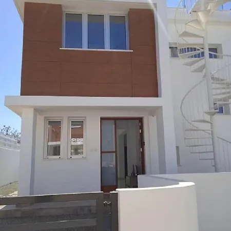 Beautiful Detached Modern With Pool