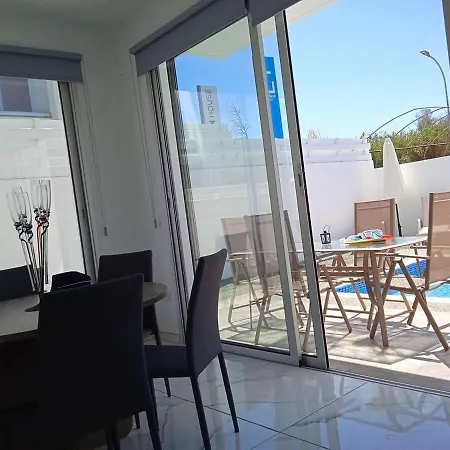 فيلة Beautiful Detached Modern With Pool