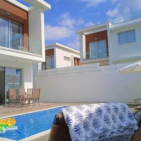 فيلة Beautiful Detached Modern With Pool باراليمني